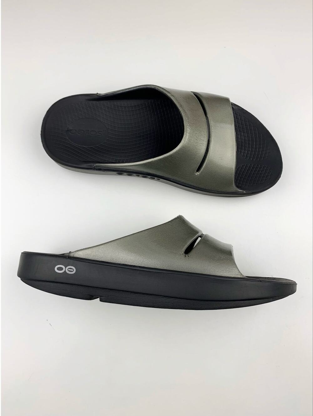 Oofos Ooahh Luxe Recovery Slides Sandals Slip On Metallic Grey Men's 6 Women's 8